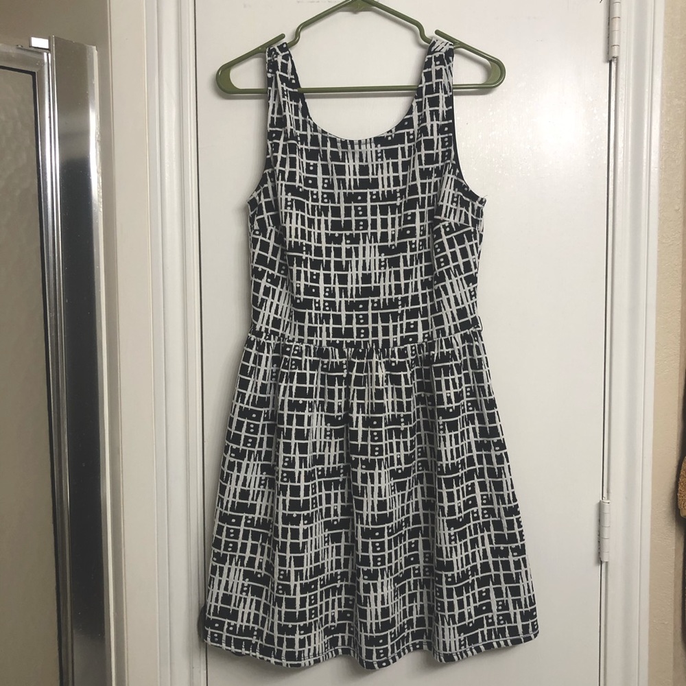 BeBop Black and White Sleeveless Dress Large